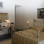 לינה וארוחת בוקר Palazzo Gambino אסראלה